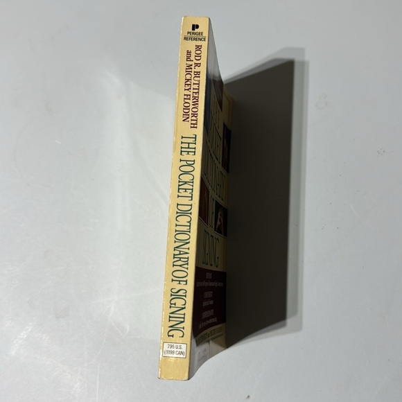 Paperback | Book | The Pocket Dictionary of Signing Book - Picture 3 of 8